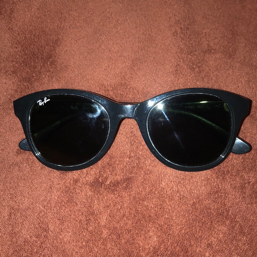 BLACK RAY BANS